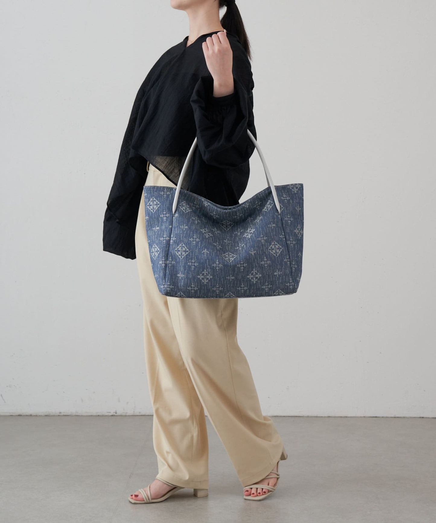 *4-6 WEEKS* (254) LIMITED EDITION Russet [Denim jacquard] Simple tote bag Indigo